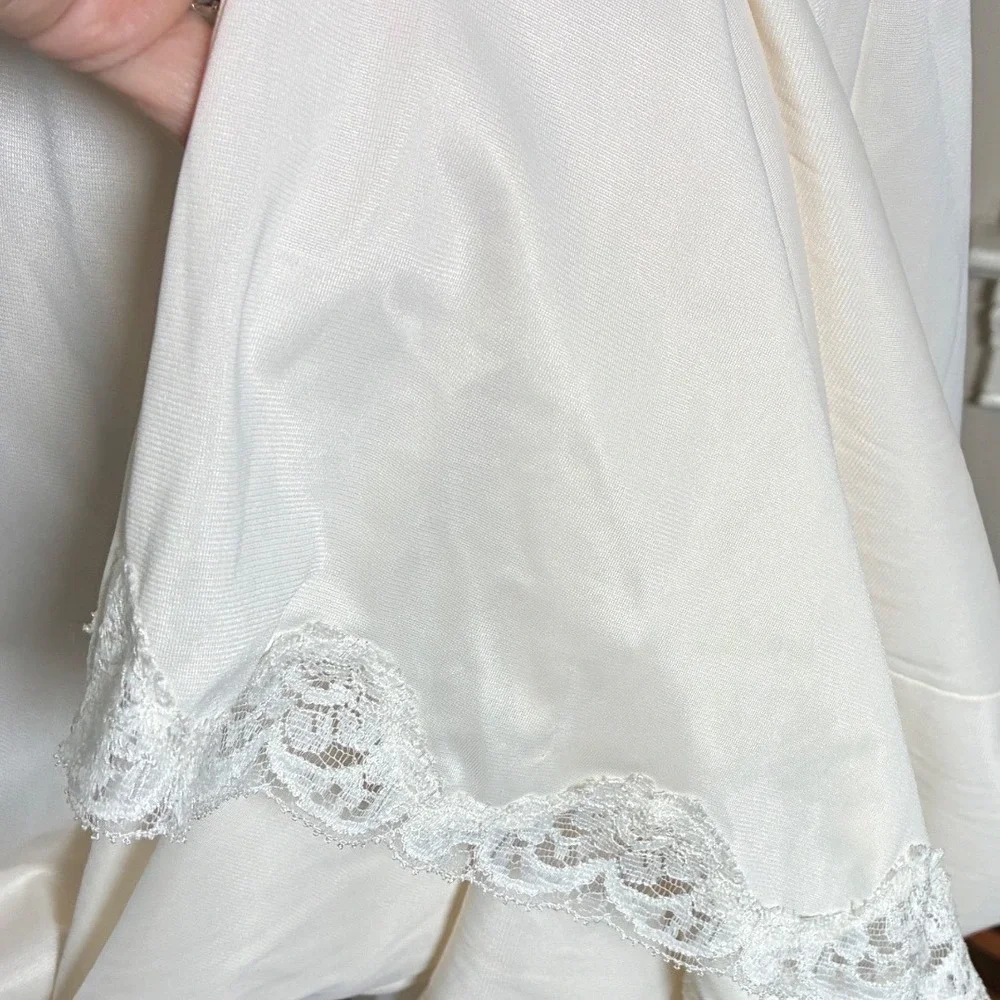 Vintage Wonder Maid Full Slip Lace Hem Slit Antron Nylon Ivory M USA